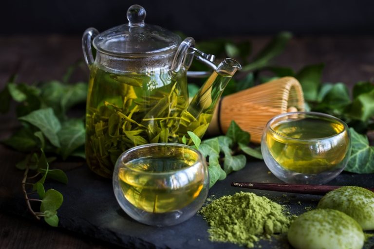 想讓大腦不老？營養師推薦這5類抗發炎食物，綠茶是關鍵幫手！